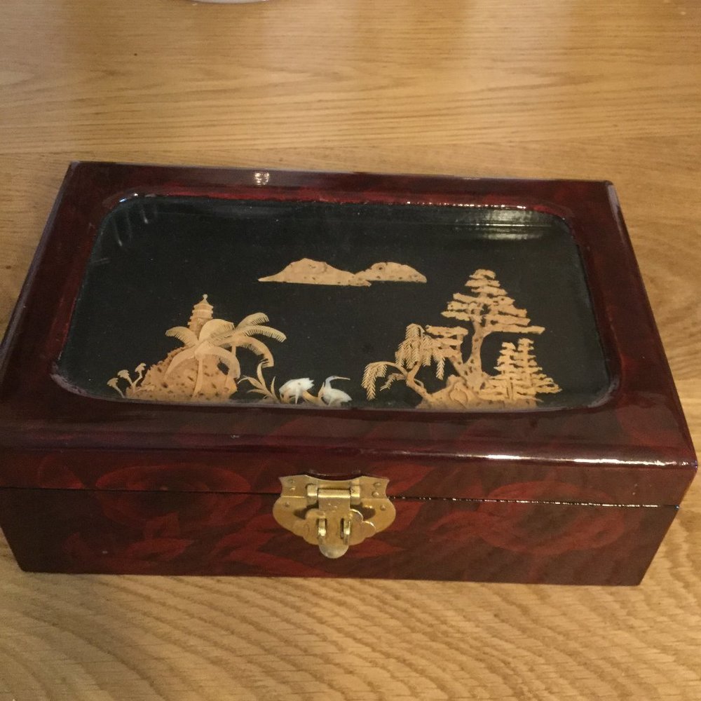 Lacquer jewelry box